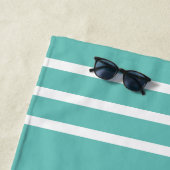 Gepensioneerd aan het strand, witte strepen, licht strandlaken (In situ)