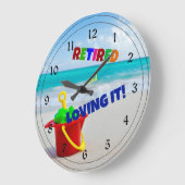 Gepensioneerd en liefhebbend - in het strand grote klok (Hoek)