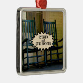 Gepensioneerd en nog steeds Rockbaar aangepast ont Metalen Ornament (Rechts)