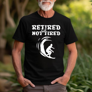 Gepensioneerd maar niet vermoeid pensioen surfen s t-shirt