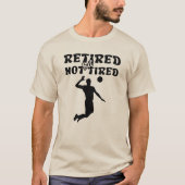 Gepensioneerd maar niet vermoeid pensioen volleyba t-shirt (Voorkant)