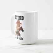 Gepensioneerd nog steeds in het zadel Westerne pen Koffiemok (Voorkant links)