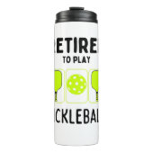 Gepensioneerd om Pickleball Paddles en Ball te spe Thermosbeker (Voorkant)