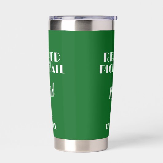 Gepensioneerd om te spelen Pickleball Modern Green Geïsoleerde Drinkbeker (Links)