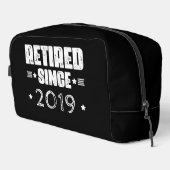 Gepensioneerd sinds 2019 - Pas je jaar aan! Toilettasje (Rechterhoek)