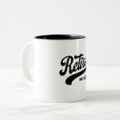 Gepensioneerd sinds 2025 Grappig pensioen Tweekleurige Koffiemok (Voorkant links)