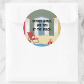 Gepensioneerd verpleegster. Zie je bij het strand. Ronde Sticker (Tas)