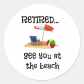 Gepensioneerd.. zie je bij het strand ronde sticker (Voorkant)