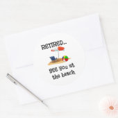 Gepensioneerd.. zie je bij het strand ronde sticker (Envelop)