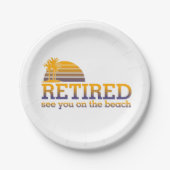 Gepensioneerd zie je op de strand papieren bordje (Voorkant)