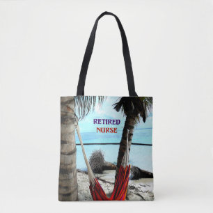Gepensioneerd zuster, hammock op het strand tote bag