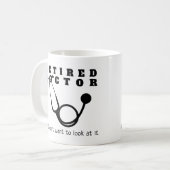 Gepensioneerde arts Stethoscoop Sassy Grappig Pens Koffiemok (Voorkant links)