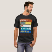 Gepensioneerde bode met pensioen t-shirt (Voorkant volledig)