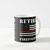 Gepensioneerde brandweerman met dunne rode lijn koffiemok (Voorkant rechts)