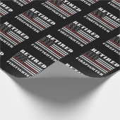 Gepensioneerde brandweerman met rode lijn cadeaupapier (Hoek)