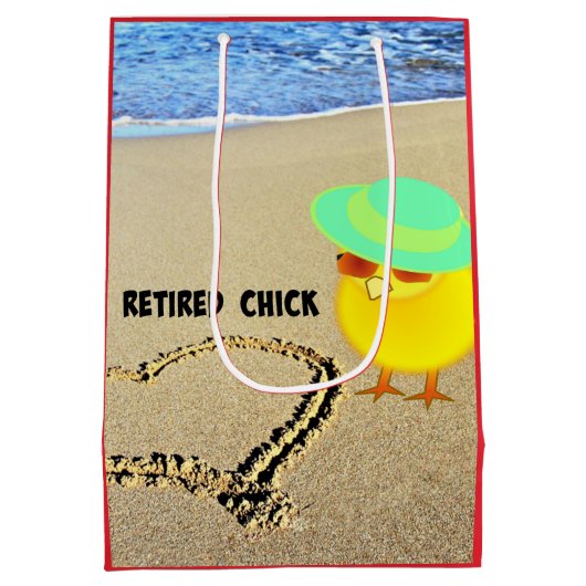 Gepensioneerde Chick bij het strand Medium Cadeauzakje (Achterkant)