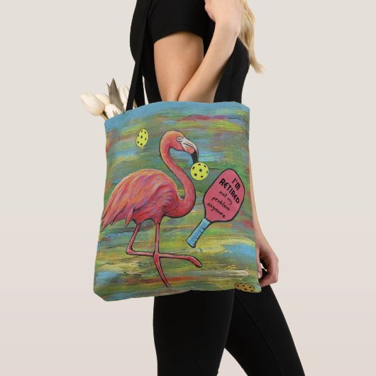 Gepensioneerde Flamingo spelen Pickleball Waterver Tote Bag (Dichtbij)