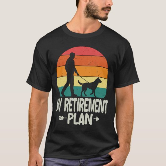 Gepensioneerde hond pensioenregeling 2026 Grappige T-shirt (Voorkant)