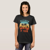Gepensioneerde IT Tech Computer Geek Happy Retirem T-shirt (Voorkant volledig)