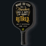 Gepensioneerde leraar Hoofd school Aangepast pensi Pickleball Paddle<br><div class="desc">Grappig gepensioneerd leraar gezegde dat is perfect voor het afscheid cadeau voor uw favoriete collega die een goed gevoel van humor heeft. Het gezegde op dit moderne gepensioneerde lerarencadeau luidt: "Hoe noem je een leraar die gelukkig is op maandag? Met pensioen." Bekijk onze winkel voor andere pensioengeschenken en accessoires voor...</div>