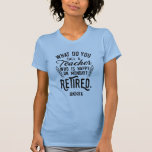 Gepensioneerde leraar Hoofd school Aangepast pensi T-shirt<br><div class="desc">Grappig gepensioneerd leraar gezegde dat is perfect voor het afscheid cadeau voor uw favoriete collega die een goed gevoel van humor heeft. Het gezegde op dit moderne gepensioneerde lerarencadeau luidt: "Hoe noem je een leraar die gelukkig is op maandag? Met pensioen." Voeg het jaar van pensionering toe door op de...</div>
