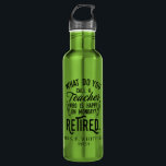 Gepensioneerde leraar Hoofd school Aangepast pensi Waterfles<br><div class="desc">Grappig gepensioneerd leraar gezegde dat perfect is voor het cadeau voor je favoriete collega die een goed gevoel voor humor heeft. Het gezegde op dit moderne cadeau voor gepensioneerden zegt: "Hoe noem je een leraar die gelukkig is op maandag? Gepensioneerd." Voeg de naam van de leraar en het jaar van...</div>
