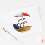 Gepensioneerde leraar, strandtafereel, ronde sticker (Envelop)