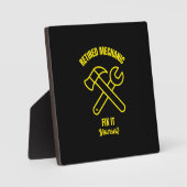 Gepensioneerde mechanica maakt het zelf grappig fotoplaat (Voorkant)