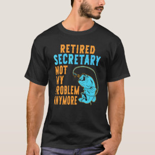  Gepensioneerde secretaresse vist met pensioen T-shirt