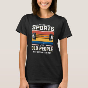 Gepensioneerde sportschool oude man krachttraining t-shirt