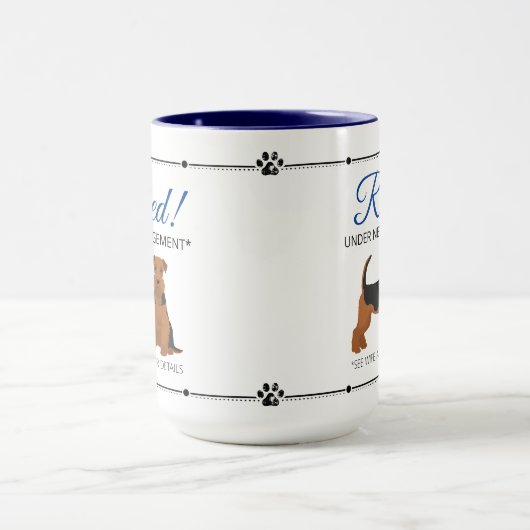 Gepensioneerde Zie Vrouw en Airedale Terriers Hond Mok (Midden)