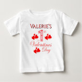 Gepersonaliseerd 1e Valentijnsdag Baby T-shirt (Voorkant)