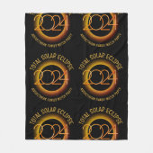 Gepersonaliseerd 2024 TOTALE ZONSVERDUISTERING Fam Fleece Deken (Voorkant)
