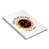 Gepersonaliseerd 2024 TOTALE ZONSVERDUISTERING Fam Notitieboek (Rechterzijde)