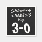 Gepersonaliseerd 30e verjaardag zwart papier serve servetten (Voorkant)