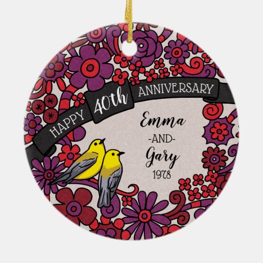 Gepersonaliseerd 40e Jubileum, Ruby Floral Birds Keramisch Ornament (Achterkant)