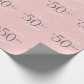 Gepersonaliseerd 50 en Fabulous Pink 50th Birthday Cadeaupapier (Hoek)