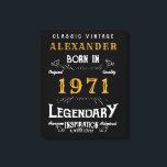 Gepersonaliseerd 50e verjaardag, geboren in 1971   canvas afdruk<br><div class="desc">Een gepersonaliseerd klassiek muurdoek voor die verjaardagshereniger geboren in 1971 en 50 jaar oud. Voeg de naam toe aan dit retro stijl zwart, wit en goud ontwerp voor een 50ste verjaardagscadeau op maat. Bewerk eenvoudig de naam en het jaar met de sjabloon. Een prachtig op maat gemaakt zwart verjaardagscadeau. Meer...</div>