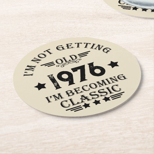 Gepersonaliseerd  50ste verjaardagsfeest ronde kartonnen onderzetter (Gebogen)