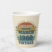 Gepersonaliseerd  65ste verjaardagsfeest papieren bekers (Achterkant)