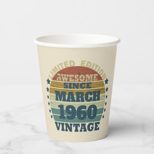 Gepersonaliseerd  65ste verjaardagsfeest papieren bekers (Achterkant)