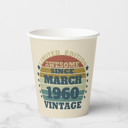 Gepersonaliseerd  65ste verjaardagsfeest papieren bekers (Voorkant)