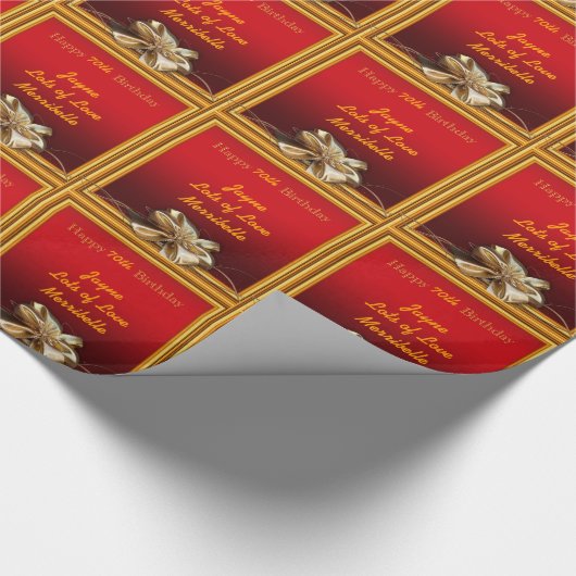 Gepersonaliseerd 70e verjaardag Rode gouden gift Cadeaupapier (Hoek)
