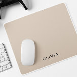 Gepersonaliseerd beige monogram muismat<br><div class="desc">Voeg een vleugje elegantie toe aan uw werkruimte met dit gepersonaliseerde beige monogram muismatje. Met een strak en minimalistisch ontwerp op een neutraal beige achtergrond is deze muismat aanpasbaar met uw initialen of monogram, waardoor het een stijlvolle en praktische aanvulling op uw bureau is. Het gladde oppervlak zorgt voor een...</div>