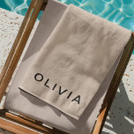 Gepersonaliseerd beige monogram strandlaken<br><div class="desc">Ontspan in stijl met deze gepersonaliseerde beige monogram strandlaken. Ontworpen voor comfort en elegantie, deze handdoek op maat is voorzien van uw initialen in een chique monogram, het toevoegen van een persoonlijke touch aan uw strand of het zwembad ervaring. De zachte, absorberende stof is perfect om af te drogen na...</div>