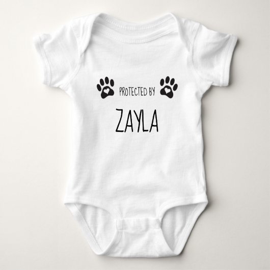 Gepersonaliseerd beschermd door huisnaam romper (Voorkant)