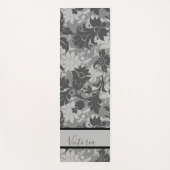 Gepersonaliseerd Black Grey Floral Damask Name Yogamat (Voorkant)