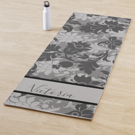 Gepersonaliseerd Black Grey Floral Damask Name Yogamat (In situ)