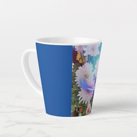 Gepersonaliseerd blauwe latte Mok met White Daisy  (Linkerhoek)