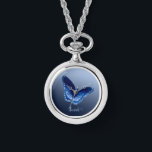Gepersonaliseerd Blue Butterfly Ketting horloge<br><div class="desc">Voeg een naam,  datum,  schriftvers of citaat toe die u blij maakt met dit elegante blauw vlinder ketting horloge.</div>